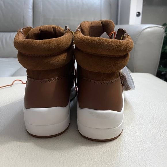 NWB - Lauren Ralph Lauren Women's Rylee Hiker Suede Sneaker - EU 40/US 8.5 - Picture 5 of 14